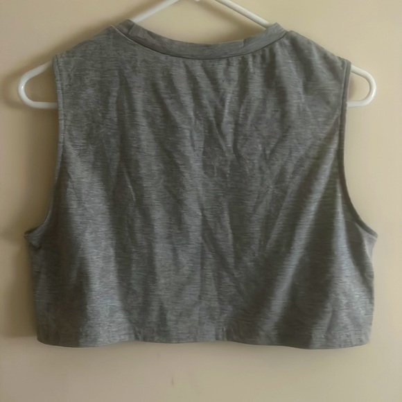 Scripted Cropped Tank - Picture 2 of 3